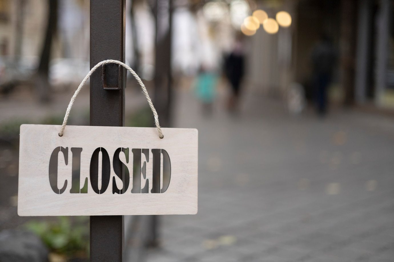 closed-sign-still-life_23-2149169003